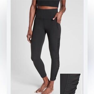 Athleta Black Salutation 7/8 Tight in Powervita Twist Leggings Size Small